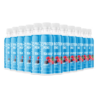 Mehrere Behälter von Protein Mini Geschmack Berry vor weißem Hintergrund