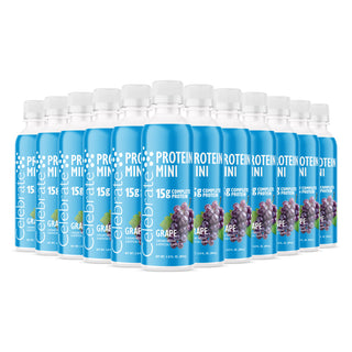 Mehrere Flaschen von Celebrate Protein Mini mit Traubengeschmack vor weißem Hintergrund